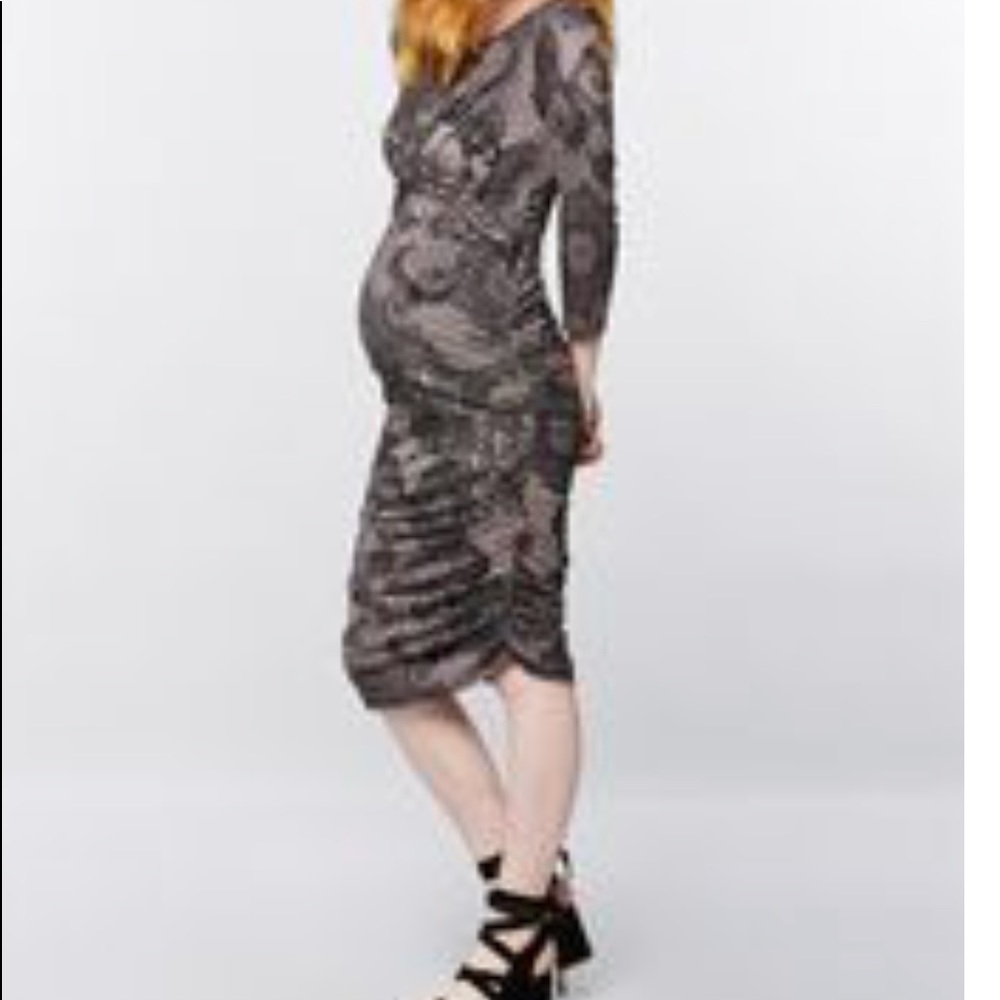 Pretty Lace Design Ruched Maternity Dress like new